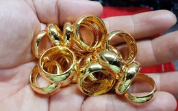 Giá vàng hôm nay 30/7: Vàng nhẫn tròn trơn rẻ hơn SJC 10 triệu đồng/lượng