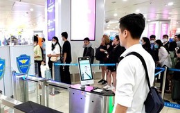 Bộ Công an dùng thiết bị mới, chỉ 2-3 giây làm thủ tục lên máy bay bằng VNeID