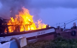 Tàu du lịch bất ngờ bốc cháy trên vùng biển Hải Phòng