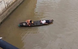 Ô tô tông sập lan can rồi lao xuống sông Đồng Nai