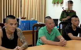 Đòi nợ bằng chiêu tra tấn, dìm con nợ xuống nước