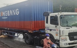 Bị cuốn vào gầm xe container, nam thanh niên tử vong