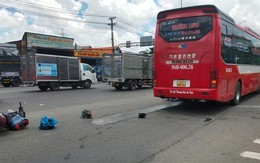 Xe máy va chạm xe khách trên quốc lộ 1, người phụ nữ tử vong