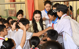 Hoa hậu Ban Mai tặng quà Trung thu ý nghĩa cho học sinh hoàn cảnh khó khăn
