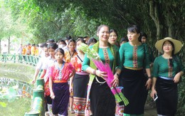Hàng vạn người dân về thăm quê Bác trong ngày Tết Độc lập