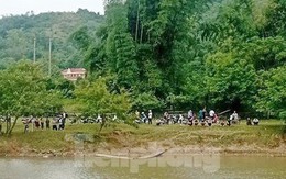 Bé gái 3 tuổi rơi xuống suối tử vong