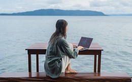 Xu hướng tự do, mang laptop ra biển làm việc "đã chết": Giấc mộng về cuộc sống lãng mạn không chấm công vì đâu lụi tàn?