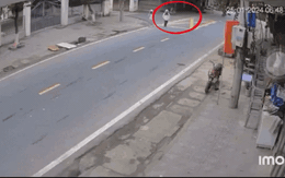 Video: Khoảnh khắc nữ sinh đột ngột băng qua đường, gây tai nạn liên hoàn 
