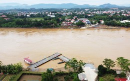 Công binh dùng phà thay thế cầu phao Phong Châu từ 14h chiều nay