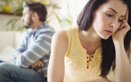 Nghe tiếng "choang", tôi chạy ra thì thấy chồng ném chậu lan hồ điệp vỡ tan hoang dưới nền gạch