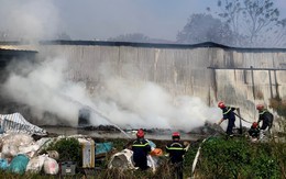Trưa mồng 3 Tết: Cháy xưởng xay nhựa và ép giấy ở Hải Phòng