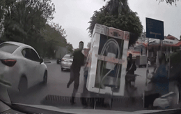 Hà Nội: Công an triệu tập tài xế ô tô 'tung cước' người chở hàng trên phố