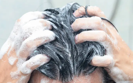 Nên gội đầu vào buổi sáng hay buổi tối tốt hơn? Kỳ thực khoảng thời gian này là thích hợp nhất!