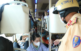 Phát hiện xe khách 40 chỗ nhồi nhét 64 khách đi từ Bình Dương về An Giang