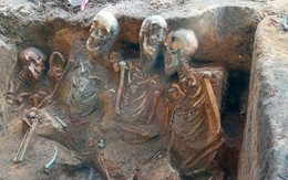 Hé lộ ngôi mộ tập thể với 1.000 bộ xương dồn chặt vào nhau