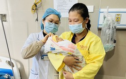 Lạng Sơn: Hành trình 68 ngày đưa cháu bé sinh non 900 gram 'về vạch đích'