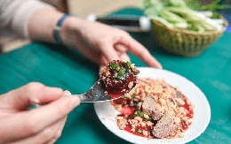 Món ăn xứng danh 'kinh dị nhất thế giới' của Việt Nam: Thêm 1 bước này, thành phẩm vẫn mềm mịn mà an toàn