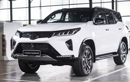 Giá lăn bánh Toyota Fortuner mới nhất rẻ ngỡ ngàng, Santa Fe hay Ford Everest đều 'lép vế'