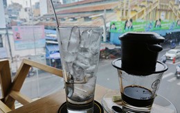 Lý do người Việt vẫn 'đi cà phê' mỗi ngày bất chấp kinh tế khó khăn?