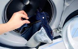 Vô tình phát hiện thứ khó tin được giấu trong ngăn túi bí mật khi mang quần của chồng đi giặt