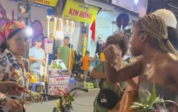 Vụ bán 500.000 đồng/3 dứa ở phố cổ Hà Nội: Người phụ nữ bán hàng rong bị oan, Công an chính thức thông tin vụ việc