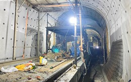Cận cảnh quá trình khoan đèo thăm dò địa chất để gia cố hầm đường sắt Chí Thạnh