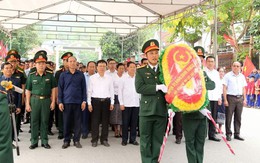 Hàng nghìn người dân Nghệ An đón hài cốt các liệt sĩ hi sinh tại Lào về đất mẹ