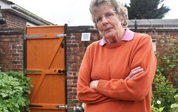 Bà lão 70 tuổi báo cảnh sát chuyện đám trẻ hư phá cổng nhà, nào ngờ bị cảnh cáo vì lời đe dọa hơi 'ngầu'