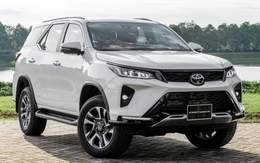 Giá lăn bánh Toyota Fortuner mới nhất đang cực hấp dẫn, Ford Everest và Hyundai Santa Fe lo lắng giành thị phần