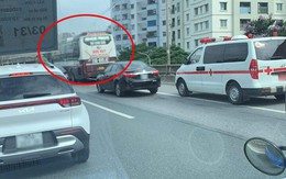 CSGT Hà Nội xác minh xe khách đi vào làn khẩn cấp, chặn đầu xe cứu thương