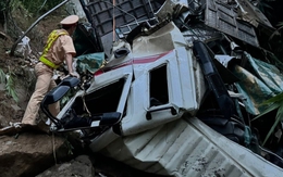 Lào Cai: Xe tải lao xuống vực, 3 người bị thương