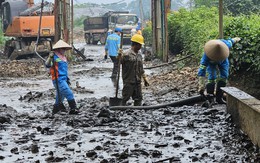 Hà Nội: Sạt bờ bao chứa bùn thải ở bãi rác Nam Sơn
