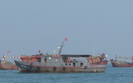 4 tàu cá ở Quảng Bình chìm do dông lốc, nhiều ngư dân mất tích trên biển
