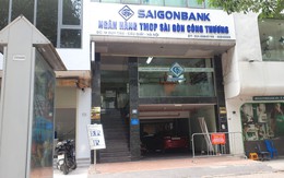 Toà nhà bị đình chỉ hoạt động, phòng giao dịch của Ngân hàng TMCP Sài Gòn Công thương vẫn mở cửa đón khách