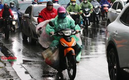 Hà Nội và các tỉnh lân cận mưa dông diện rộng, chịu hàng nghìn cú sét, nguyên nhân vì sao?