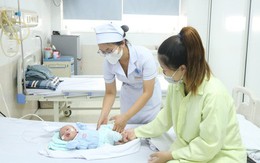 Bộ trưởng Bộ Y tế gửi thư khen nữ điều dưỡng cấp cứu bé sơ sinh ngừng thở trên taxi