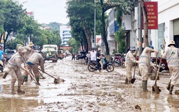 Những hình ảnh ấm tình người trong mưa lũ ở Sơn La