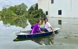 Vùng 'rốn lũ' huyện Chương Mỹ, Hà Nội cô lập trong biển nước