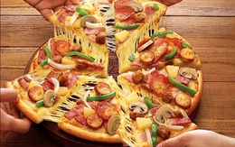 Cặp đôi tổ chức đám cưới siêu tiết kiệm, chỉ đặt pizza mời khách