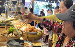 Xúc động tiệc buffet 1.000 đồng ở TPHCM