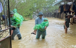 Chủ tịch Hà Nội yêu cầu cứu chữa miễn phí người bị thương do bão số 3 và mưa lũ