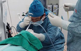 Ăn bánh sinh nhật, bé trai 11 tuổi suýt nguy hiểm tính mạng vì dị vật khó tin