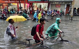 Sở GD&ĐT Hà Nội lên tiếng vì sao quyết định cho học sinh nghỉ muộn khi có mưa lớn