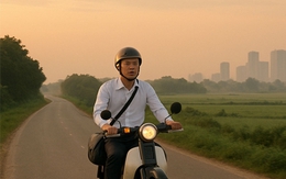 Bán nhà phố về quê, khi hết tiền tôi phải chạy xe máy 40km để đi làm