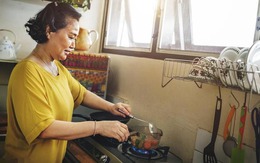 Tôi từng nghĩ nghỉ hưu là lúc dựa vào con, cho đến khi con dâu bảo: 'Mẹ trả tiền thì mới được gặp cháu'