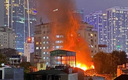Hai lần đốt rác trên tầng thượng gây cháy lớn tại đường Đê La Thành, 1 đối tượng bị bắt khẩn cấp