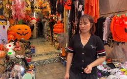 Phố Hàng Mã nhộn nhịp 'thay màu' sau Trung thu, sẵn sàng đón Halloween