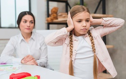 Khi thấy con có những biểu hiện ích kỷ và vô cảm: Hãy làm ngay 3 điều này trước khi quá muộn!