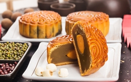 Lượng đường bạn cần mỗi ngày và lượng đường trong bánh trung thu là bao nhiêu? Cách ăn bánh để vừa 'thẩm' được vị ngon vừa an toàn cho sức khỏe