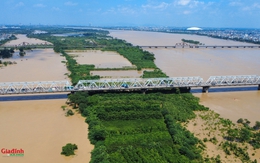 Hà Nội: Lũ sông Hồng đạt đỉnh trên báo động 1, nhiều khu vực ven sông chìm trong nước